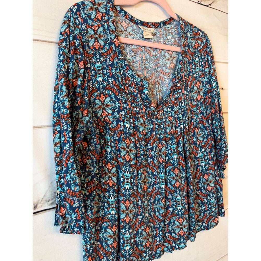 Ariat Womens Blue Orange Medallion Floral Pleated V-Neck 3/4 Sleeve Blouse L - Picture 2 of 5